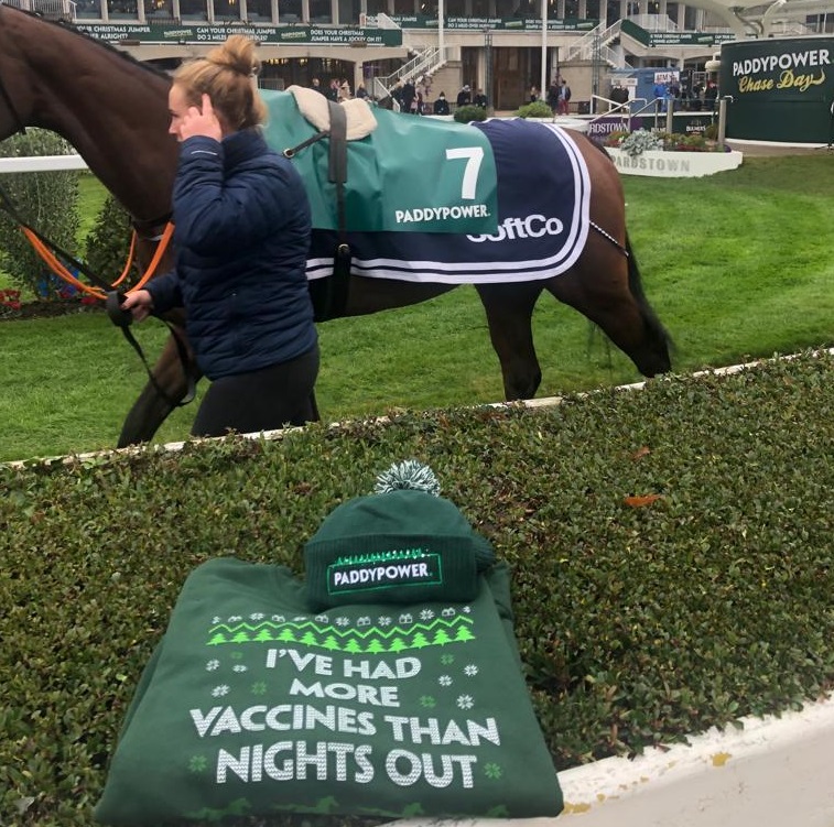To celebrate ⭐️@PaddyPower Chase Day⭐️we are giving you a chance to WIN....

2 x Paddy Power Christmas Jumpers
2 x Paddy Power hats
AND 2 Tickets to @PaddyPower Gold Cup day at #DublinRacingFestival in February!🏇🏇 🏇

▶️RT and tag a friend to ENTER NOW
