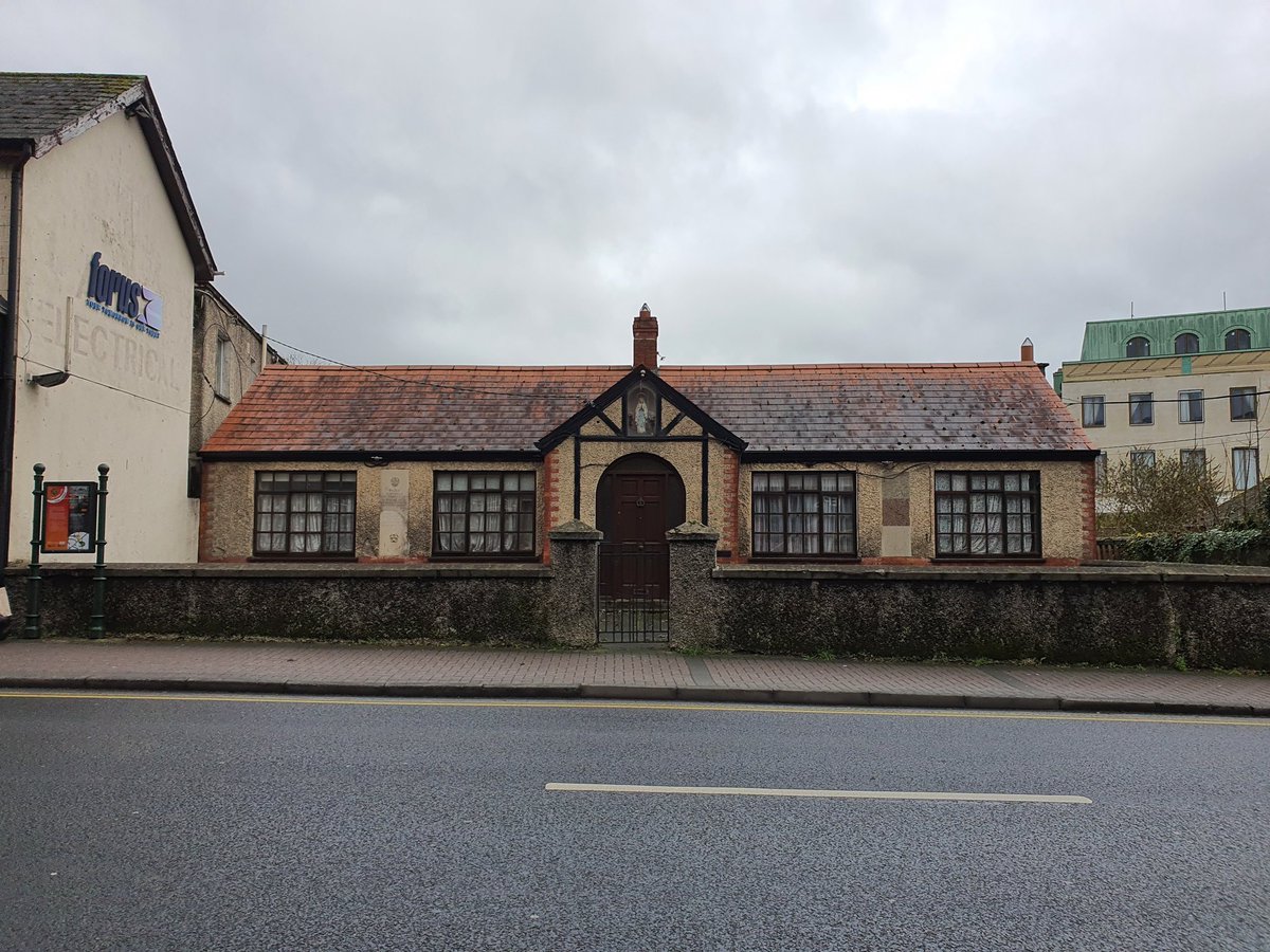 billclear45's tweet photo. Dublin Road 3 vacant buildings,This is part of my Derelict/Vacant, project for the town.
1. Find out who owners are.
2. Why are they empty.
3. Provide them with info on grants available to them to bring back into use. 
4. Derelict site tax
5. Vacant homes. 
6. Rates https://t.co/z71rwv69xb