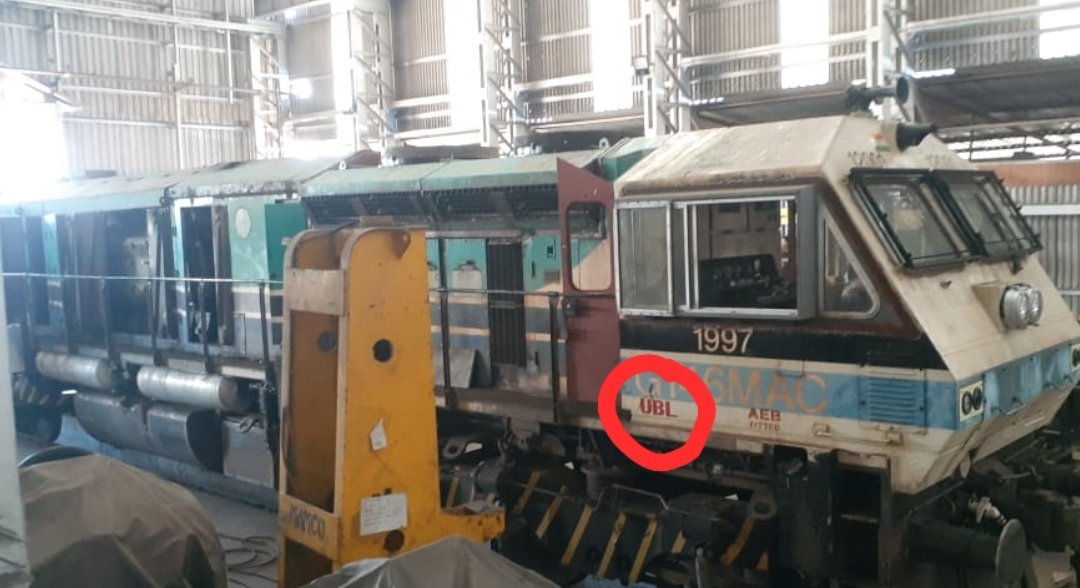 Hubballi_Infra's tweet photo. '12001' Godfather, the first HHP Locomotive of India is the pride of Hubballi loco shed

After POH, UBL label seems to have omitted

@SWRRLY please attach UBL label to it, request from Railfans

Please retweet this tweet, so that it reaches SWR

#Hubballi @drmubl @drmsbc @DrmMys https://t.co/aV6OzuYuR8