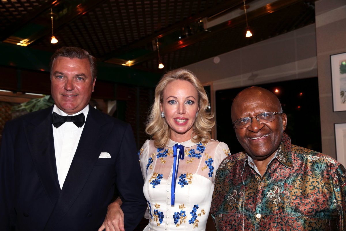 S.A.R. il Principe Carlo di Borbone delle Due Sicilie, Duca di Castro, Capo della Real Casa e Gran Maestro degli Ordini Dinastici, avendo accolto con profonda tristezza la notizia della scomparsa di  S.E. l’Arcivescovo Desmond Tutu, ne ricorda, con affetto e stima, la figura.