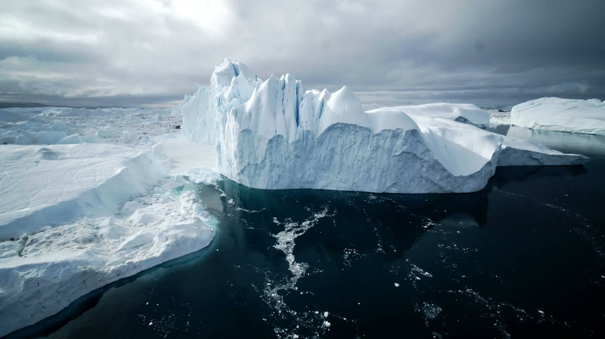UNEP's tweet photo. #YearInReview - In August, UNEP Ocean Advocate &amp; Patron @LewisPugh undertook what he called one of the most challenging swims of his career to highlight the #ClimateCrisis.

Greenland #ClimateSwim info: https://t.co/tuPWAysTMF https://t.co/Jek0C4dD1A