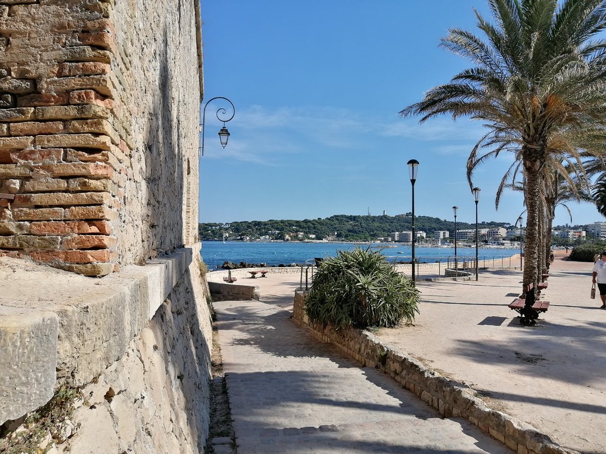 AntibesTourisme's tweet image. Jour d'hiver à Antibes Juan-les-Pins! Partez à la découverte de la cité des remparts avec la carte #Mapstr de l'Office de Tourisme d'Antibes Juan-les-Pins 🗺👉 mapstr.com/map/antibestou… ©Gilles Erard #antibesjuanlespins #antibestourisme #cotedazurfrance #onatousbesoindusud