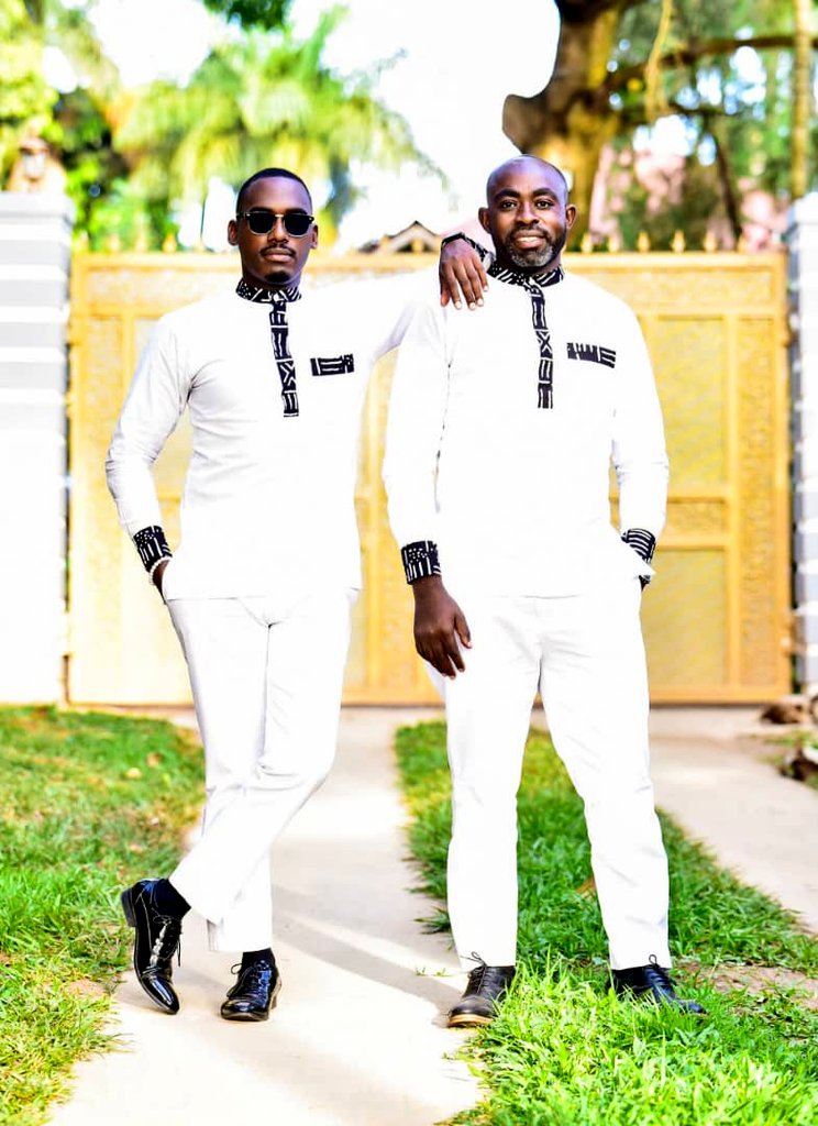 PapleRayn's tweet photo. #PapleRaynHub Bespoke Dashiki Combo for Raymond &amp; Bestman. Kukyala settings 👌 https://t.co/K24VYXnzTs