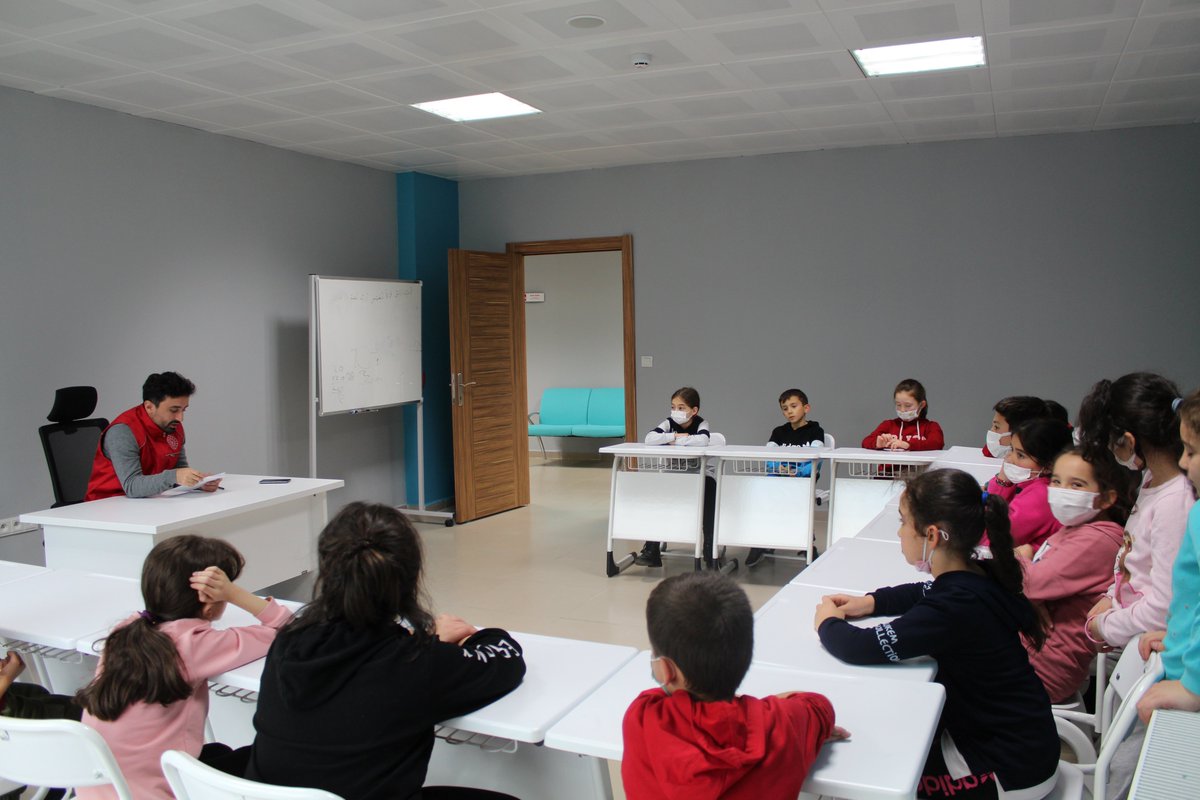 İstiklal Marşı’mızın yazarı Milli Şairimiz Mehmet Akif ERSOY'u anma haftası münasebetiyle gençlerimizle, şairimizin örnek hayatını konu edindik. #GSBGM #MehmetAkifErsoy