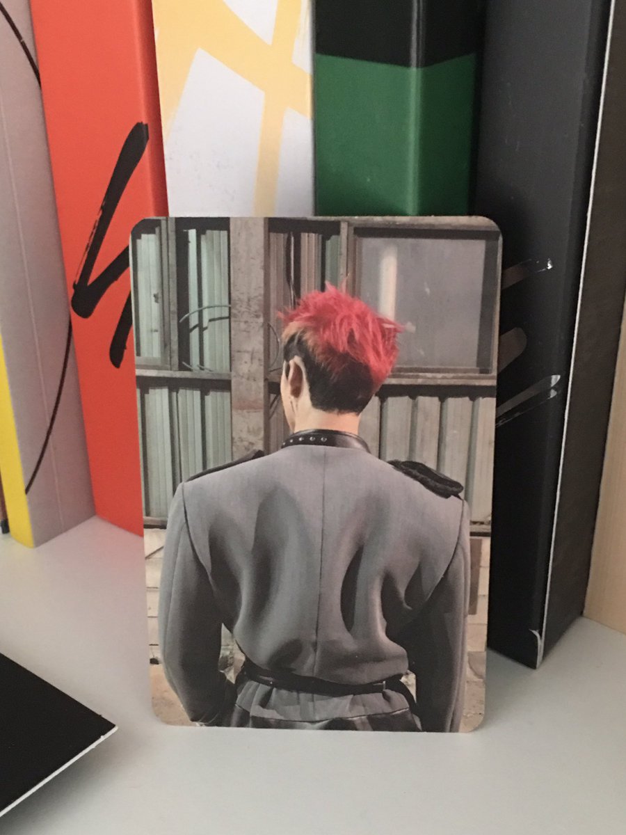 55cm omuzları olan birini albümlere özel koruma atadım ilk iş günü