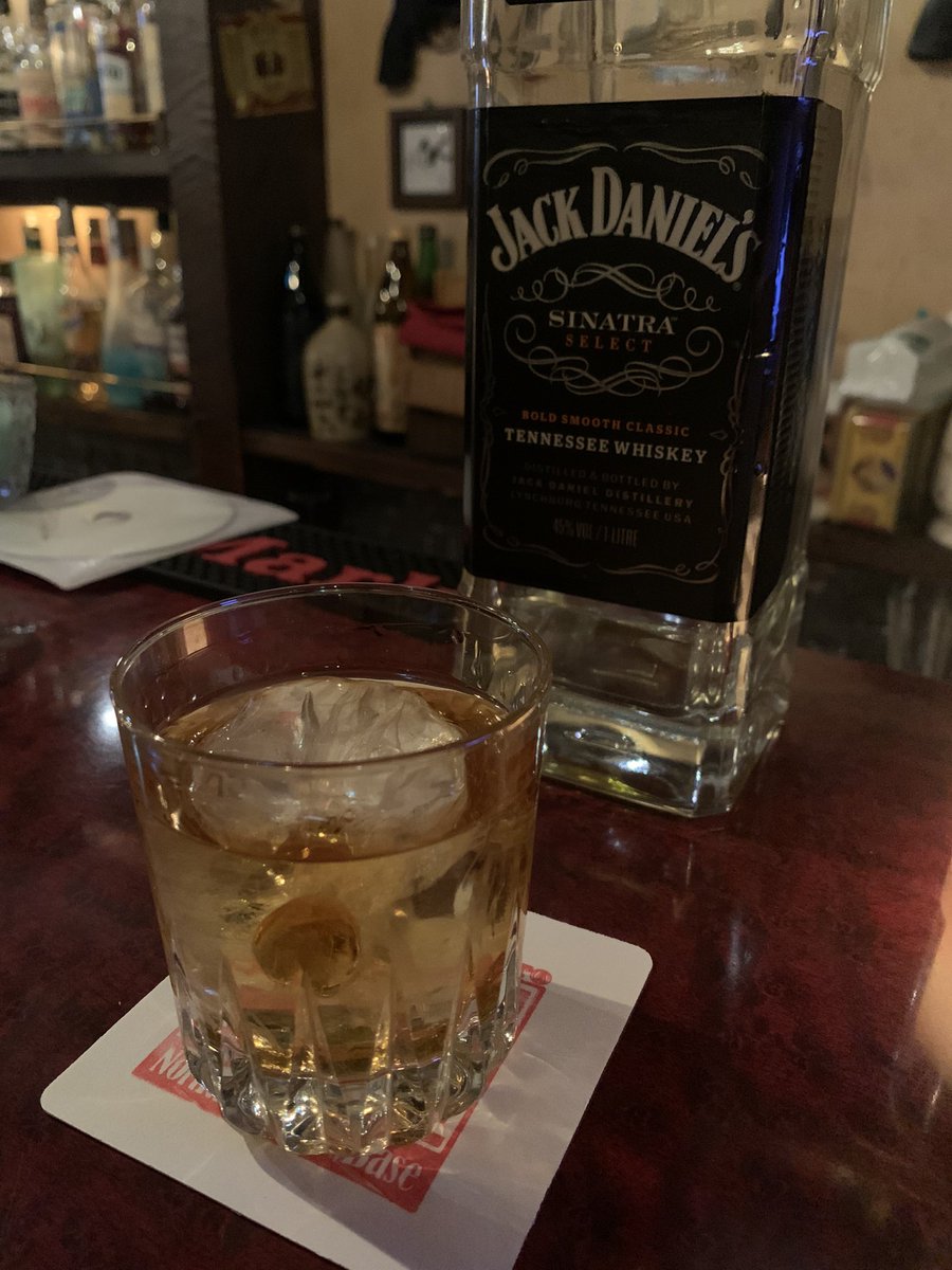 hiroizm3's tweet photo. 自分にご褒美🥃
#JackDaniels
#sinatraselect https://t.co/VtW5Q4tbuV