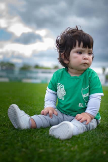 VERDELEON's tweet photo. Noelia nos mandó la foto de la pequeña Julia, una #minihincha de la B! #Ituzaingó #PrimeraB #FútbolDeAscenso https://t.co/9Q3NvJcA2k