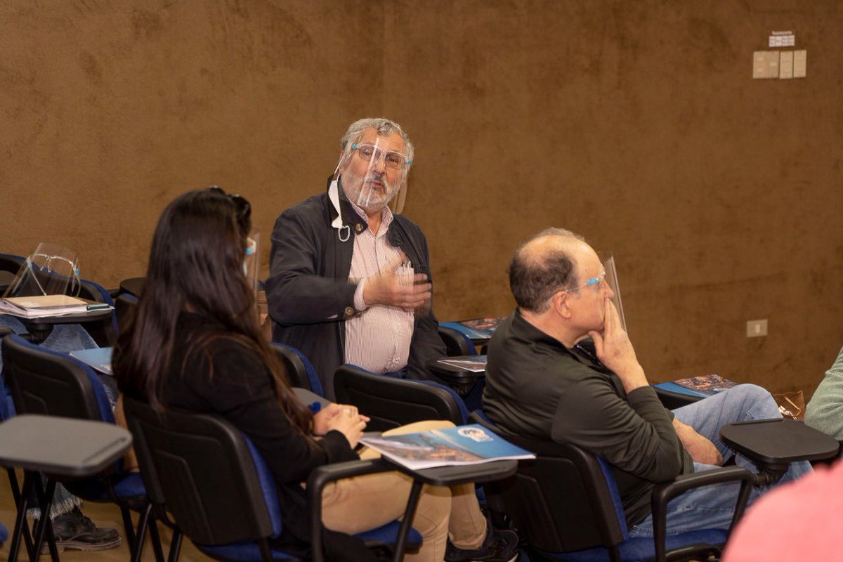 La adopción tecnológica es una de las líneas de acción del método BIM, en la que se incentiva la participación de los líderes del rubro para construir la capacidad de idear, producir, controlar, mantener y normal de manera colaborativa.  #REDBIM #Antofagasta 🏗️🏢🌎