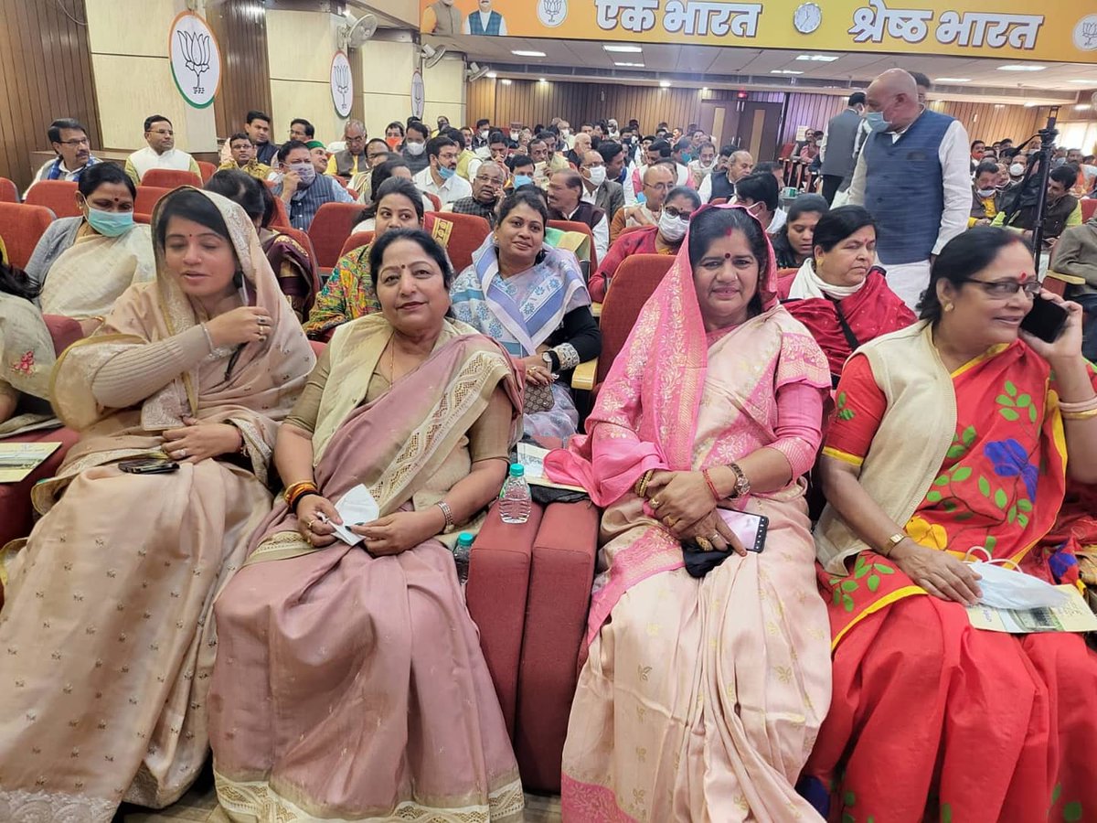 ImartiDevi's tweet photo. आज भाजपा प्रदेश कार्यालय में आयोजित
प्रदेश के जिलों के जिला प्रबंध समिति सम्मेलन में  उपस्थित हुआ। इस दौरान प्रदेश अध्यक्ष श्री विष्णुदत्त शर्मा जी, संगठन महामंत्री श्री सुहास भगत जी व सह-संगठन महामंत्री श्री हितानंद शर्मा जी का मार्गदर्शन प्राप्त हुआ। https://t.co/dkWVLc7B6D