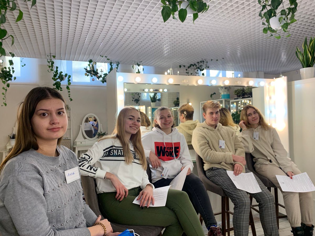 Internat5tlt's tweet photo. Сегодня наши ребята посетили мастер -класс по визажу в студии Александры Ип��иной https://t.co/VN6sI3iFl6 . Спасибо большое организаторам фонду ДетскиеДомики, и студии Александры Иплиной. Ребята ушли в полном восторге. https://t.co/XeWLFLrRBZ