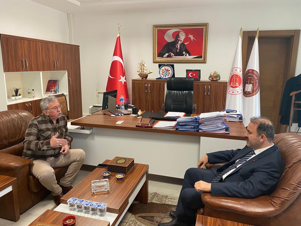 selcukcetin_'s tweet photo. Öğrencim Kahraman Kazan Cumhuriyet Başsavcısı Sn.Mehmet Ayan’ı  ziyaret ettim. Kendisine misafirperverliği için teşekkür eder başarılarının devamını dilerim. https://t.co/omycc2ZvEi