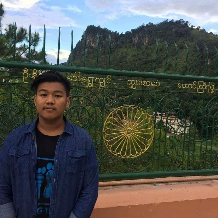 Khithitofficial's tweet photo. ရန်ကုန်တက္ကသိုလ် ဘူမိဗေဒ ကျောင်းသား ကိုအောင်ဘုန်းကျော်ကို စစ်တပ်က ဖမ်းဆီးပြီး ၁ ရက် အကြာ စစ်ကြောရေးတွင် သတ်ဖြတ်
ရန်ကုန်၊ ဒီဇင်ဘာ ၂၇ 

Read more -> https://t.co/ltgwKjvLfP https://t.co/v8C1E2j7Qs