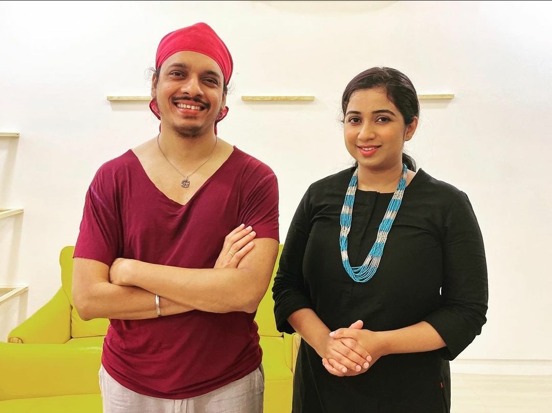 Sush36068856's tweet photo. 😍Wow super excited 🥳🥳
#Repost 👉🏻 So much respect for the incredible @Shreyaghoshal 
. @Gulraj_Singh
. Do except a new collaboration coming out soon..!!! 😊 👈🏻 #ShreyaGhoshal #SGFamily #Teamshreya #Sgians https://t.co/cdtAfyHuKI