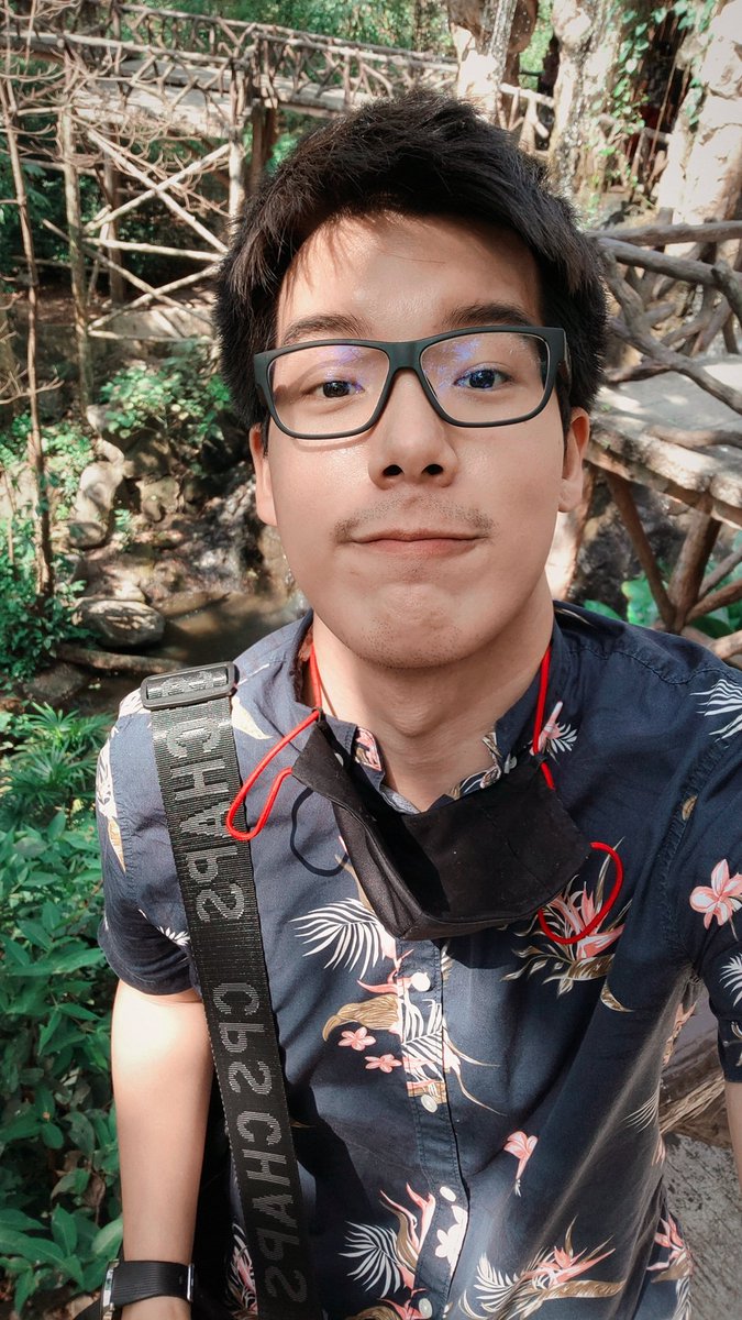 พญานกอยู่ในสวนนก  😄😁😃