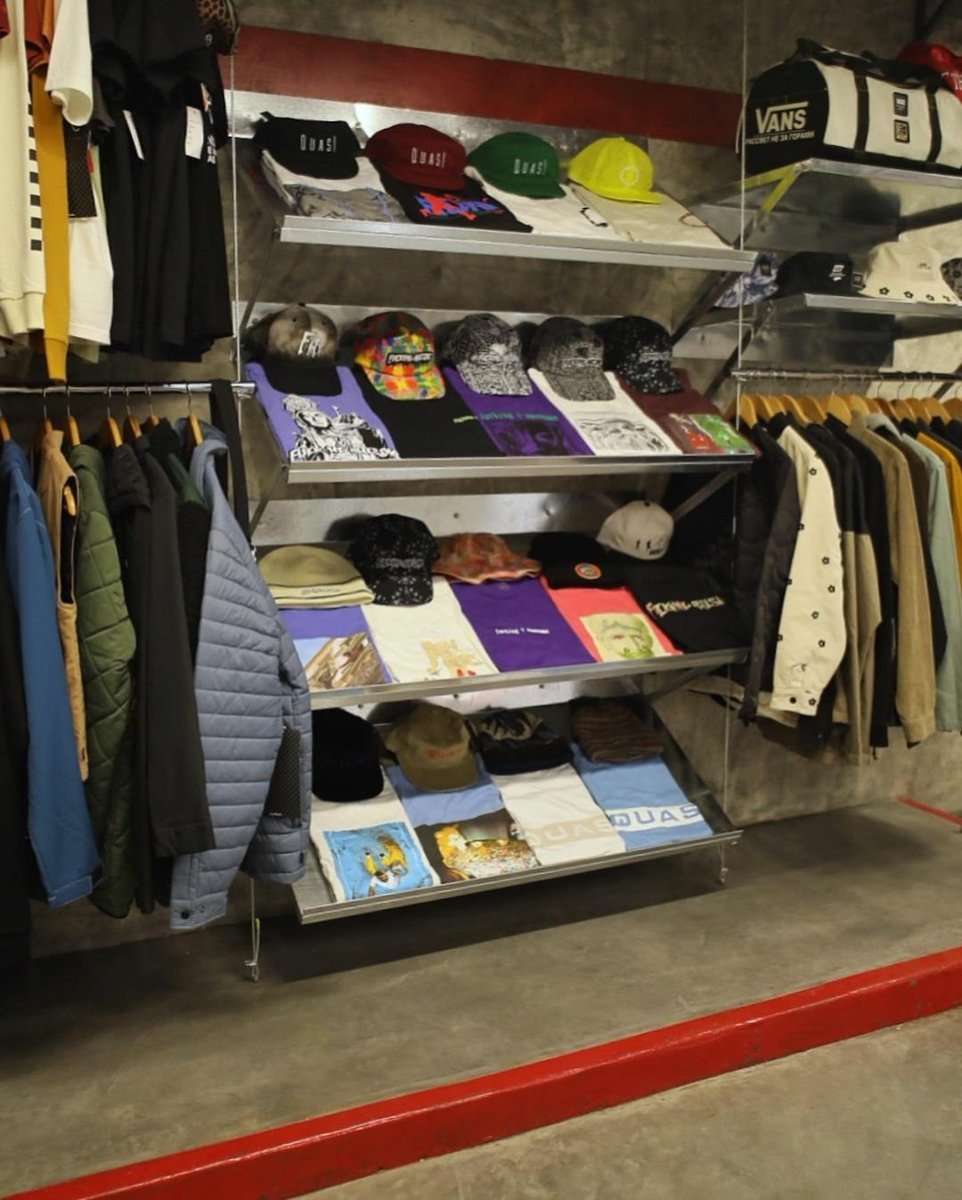 AndresFGuevaraB's tweet photo. Si les gusta el mundo del skating, vayan a Sticky Sunday Sale (ig stickysundaysale) en Bello Campo, Caracas. La tienda es de un buen amigo mío. Abrió esta semana y van con todos los hierros. https://t.co/ScIfa0Yb2s