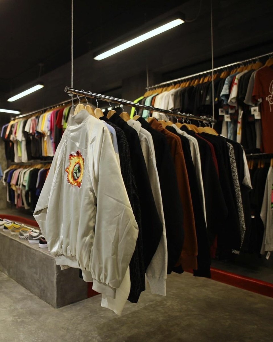AndresFGuevaraB's tweet photo. Si les gusta el mundo del skating, vayan a Sticky Sunday Sale (ig stickysundaysale) en Bello Campo, Caracas. La tienda es de un buen amigo mío. Abrió esta semana y van con todos los hierros. https://t.co/ScIfa0Yb2s