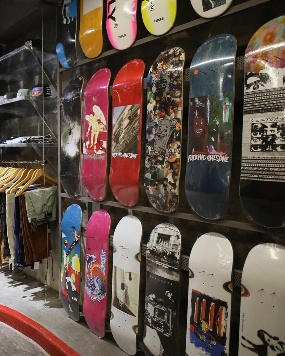 AndresFGuevaraB's tweet photo. Si les gusta el mundo del skating, vayan a Sticky Sunday Sale (ig stickysundaysale) en Bello Campo, Caracas. La tienda es de un buen amigo mío. Abrió esta semana y van con todos los hierros. https://t.co/ScIfa0Yb2s