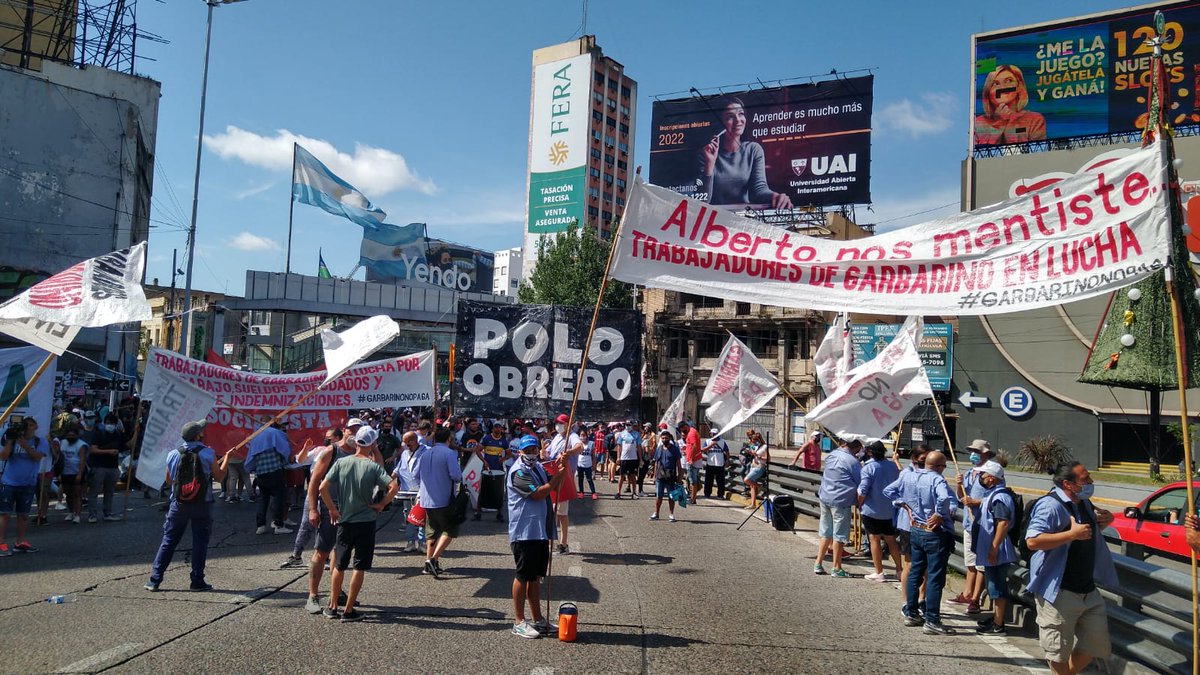 Todo el apoyo a lxs trabajadorxs de Garbarino que continúan la lucha por los puestos de trabajo y por el pago de los salarios adeudados. 
¡4000 familias en la calle por la desidia empresarial!