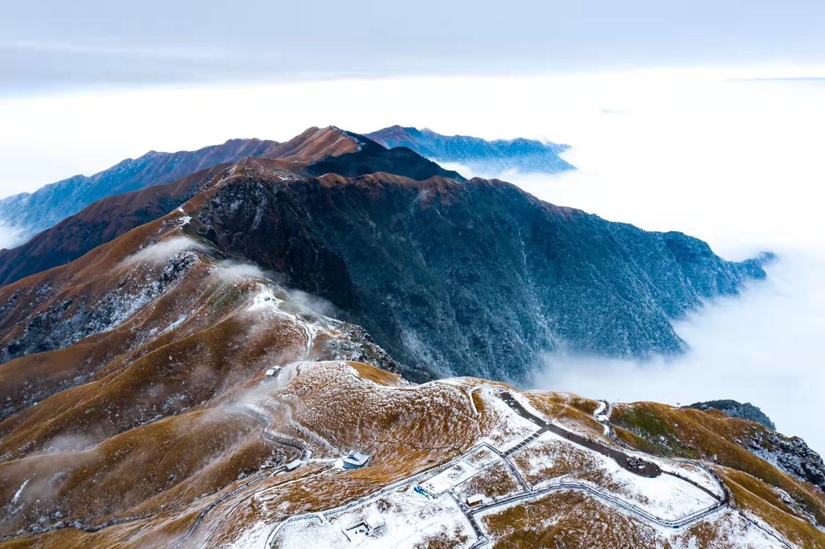 顶风冒雪，就为了这两张照片。