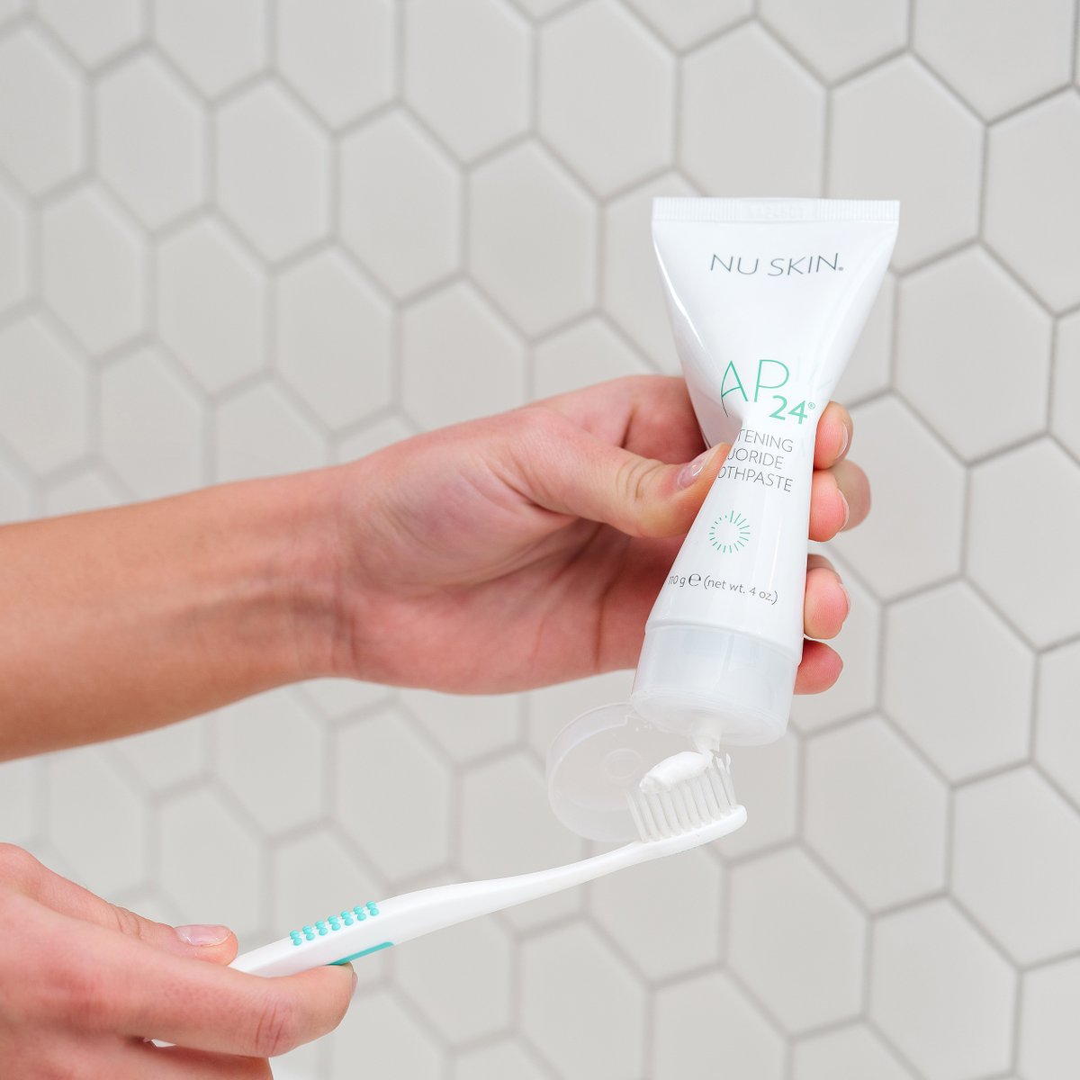 NuSkinNA's tweet photo. Why brush with AP 24 Whitening Fluoride Toothpaste?
Lightens teeth without harsh chemicals ☑️
Diminishes the appearance of surface stains for a brighter smile ☑️
Helps protect teeth and prevent cavities ☑️
Now that’s something to smile about 😉

#NuSkin #AP24 https://t.co/k1ZAWkC4c2