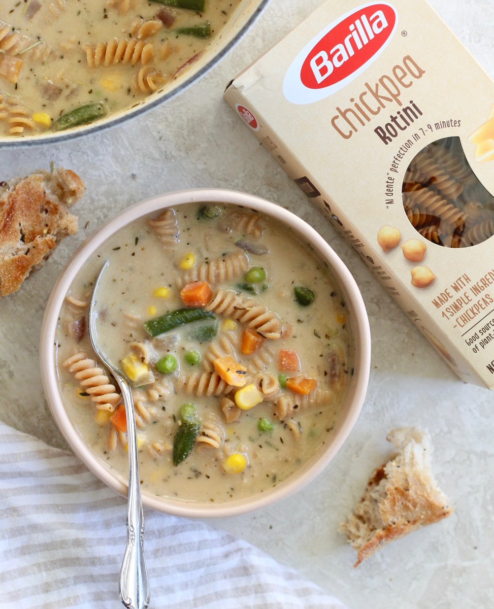 Creamy Vegetable Pasta Soup done in 25 min thanks to a quick trick I like to call frozen veggies &amp; <a href="/BarillaUS/">Barilla US</a>’ chickpea rotini that’s al dente in no time! #ad bit.ly/3m2KYui