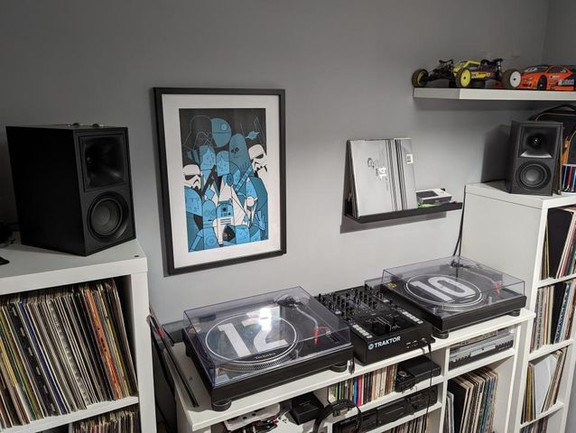 KlipschAudio's tweet photo. Congratulations to today's showcase winner Lee Flynn! 🕺
System:
Klipsch The Fives
Technics SL1210s x 2
Traktor Z2 Mixer
Tag or DM @klipschaudio #mondayshowcase in a photo of your setup and list components for a chance to win T5 II True Wireless earphones and be featured! https://t.co/yEo5W45jyY