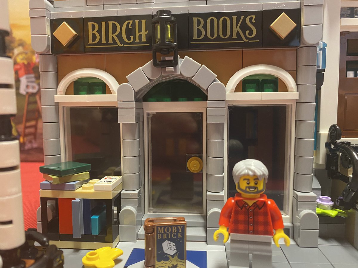 mikecail's tweet photo. One of the mini figs that comes with the Lego Bookshop is giving me a @StephenKing /@joe_hill vibe… https://t.co/WBMqo10sJU