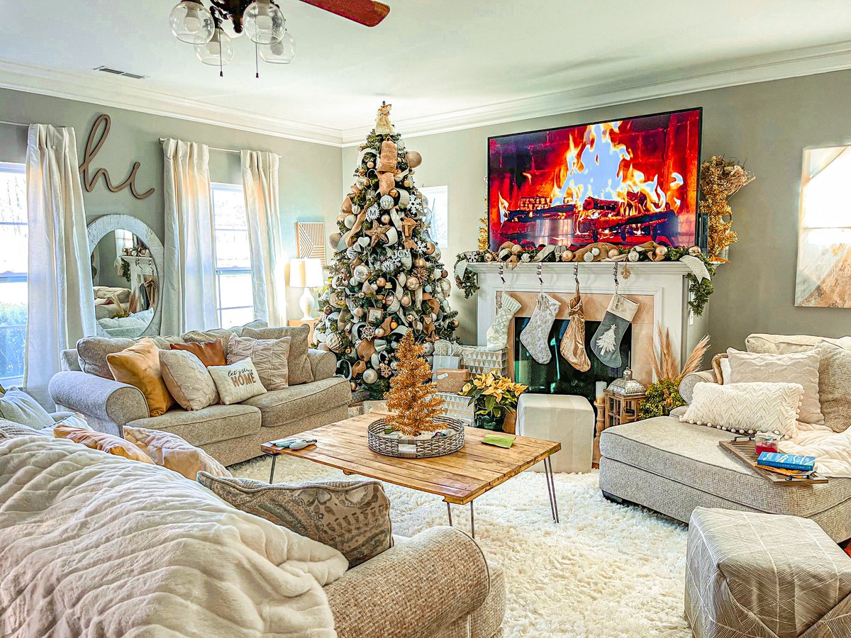anew_ce's tweet photo. We meant to share our final product this year. Happy holidays from our home to yours! #madeaneW #aneWholiday #holidaydecor #hgtv #cozyhomes #youronestopcreativeshop #makeitaneW https://t.co/MgFuoxxv3M