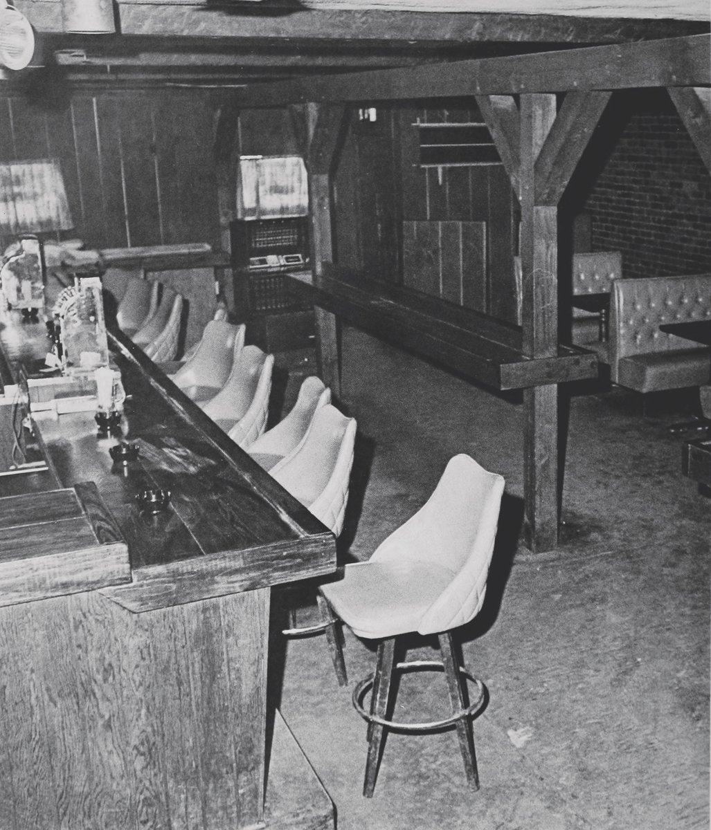 BostonCollege's tweet image. It's the end of an era at Boston College. 

@MikeLupica '74 pens a tribute in BC Magazine to every Eagle's favorite dive bar. on.bc.edu/31omO6b