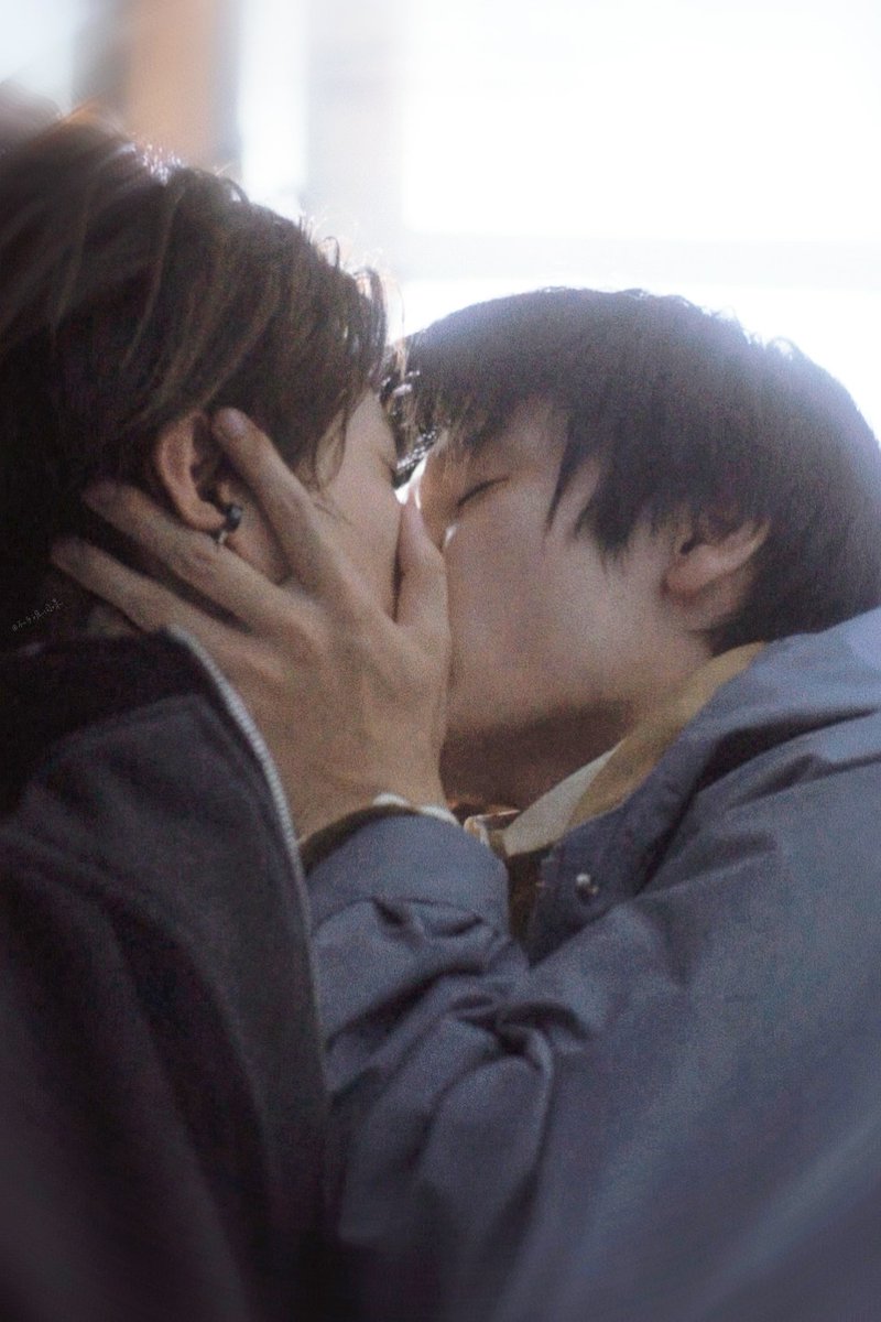 SugarTangTangT's tweet photo. KISS

#美しい彼
#八木勇征
#萩原利久 https://t.co/2Y4bLRTddA