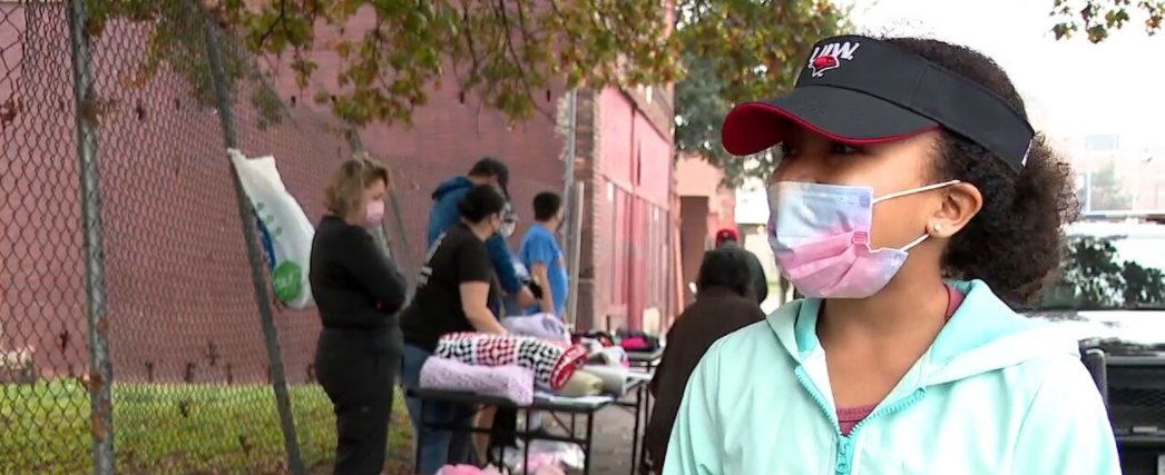 News4SA's tweet image. 7-year-old Mia Orzabal decided she wanted to make a difference in the lives of the homeless community in San Antonio. 

She reached her goal of collecting 100 blankets and was able to donate them to the homeless community downtown this past weekend. 👏

bit.ly/3mAwthH