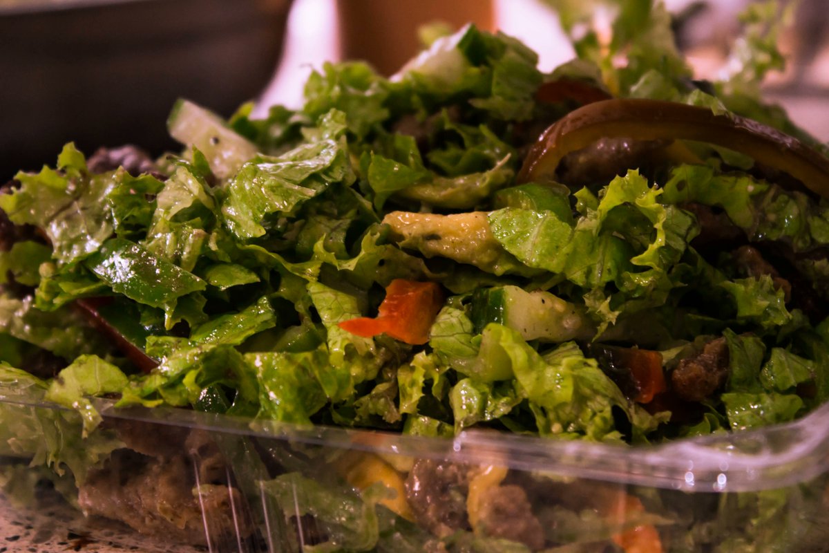 Salad_Box_Zm's tweet photo. More greens in your diet is a key way to ensure you have an energetic an healthy life!

#food #vegetables #greens #foodphotography #pork #delicious #healthy #healthylifestyle #healthyeating #diet #saladbox https://t.co/YakxWWwzVn