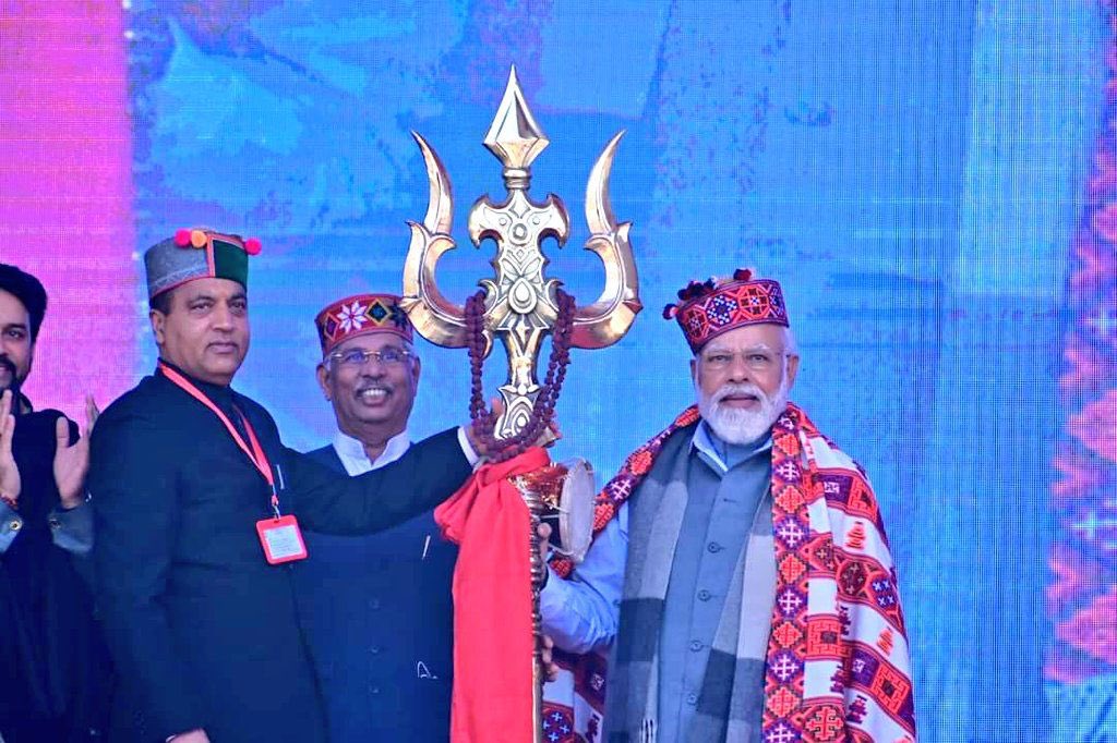 iSureshBjp's tweet photo. अनेक उपलब्धियों व सफलताओं के साथ आज हिमाचल में भाजपा सरकार मुख्यमंत्री @jairamthakurbjp जी के नेतृत्व  में चार वर्ष का कार्यकाल पूर्ण किया है 

आदरणीय प्रधानमंत्री जी ने इस मौके पर देवभूमि हिमाचल एवं मण्डी पधारकर प्रदेश की जनता को अपना आशीर्वाद प्रदान किया।

#4YearsOfDoubleEngine https://t.co/eylsnztq3f