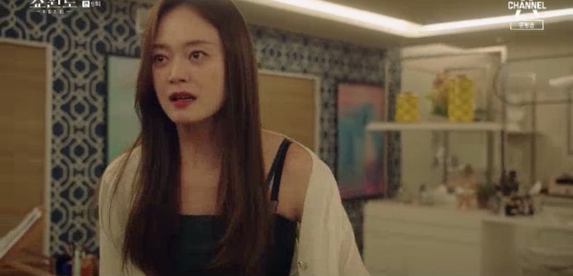 sjh_hyun's tweet photo. Frustrated Mira after her dirty plan didn’t work at last😂
#ShowWindowEp9
#ShowWindow
#ShowWindowTheQueensHouse
#쇼윈도 #쇼윈도여왕의집
#JeonSoMin #전소민
#ActressSominIsBack https://t.co/fxgjXZswmP