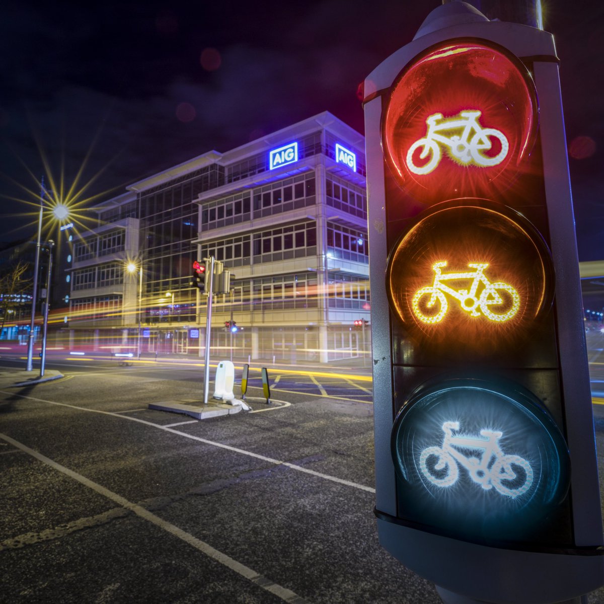 All of the lights🚦 
.
.
#dublin #longexposure #trafficlight #lighttrail #lovindublin #sony14mmf18gm