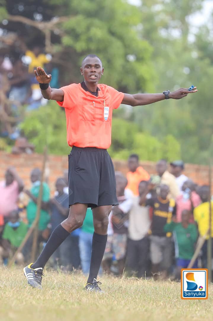 The game between <a href="/OnduparakaFC1/">Onduparaka FC</a> and <a href="/KCCAFC/">KCCA FC</a> is brought to a halt due to security concerns.

𝐃𝐞𝐭𝐚𝐢𝐥𝐬 𝐭𝐨 𝐟𝐨𝐥𝐥𝐨𝐰. 

Current score | 2-2 

#ONDUKCCA | #StarTimesUPL | #MTNUgFootball | #PilsnerFootball | #HomeOfSports

<a href="/PilsnerLagerUg/">Pilsner Lager</a> | <a href="/RUBiSEnergyUG1/">RUBiS Energy Uganda</a>