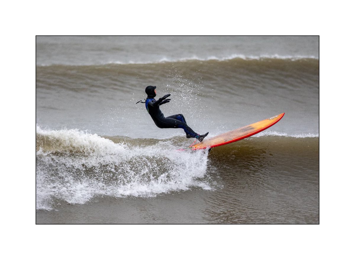 theordinaryman7's tweet photo. Surfing at the av today.
#surfing
#surfingwales
#welshsurfers
#coldwatersurfing
#theav
#aberavonseafront 
@WelshSurfingFed 
@magicseaweed 
@AberavonSurf https://t.co/flknymfNci