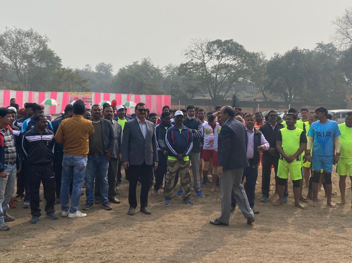 pbarea07's tweet photo. आज 27.12.2021 को अंतर क्षेत्रीय कबड्डी प्रतियोगिता 2021-22 का उद्घाटन महाप्रबंधक, पुटकी बलिहारी क्षेत्र श्री पी के मिश्रा के कर कमलों द्वारा हुआ । कतरास , पुटकी बलिहारी , मुख्यालय एवम गोविंदपुर क्षेत्र की टीमों ने कड़ी प्रतिस्पर्धा के बाद सेमी फाइनल में प्रवेश किया । https://t.co/TAsn4INbjz
