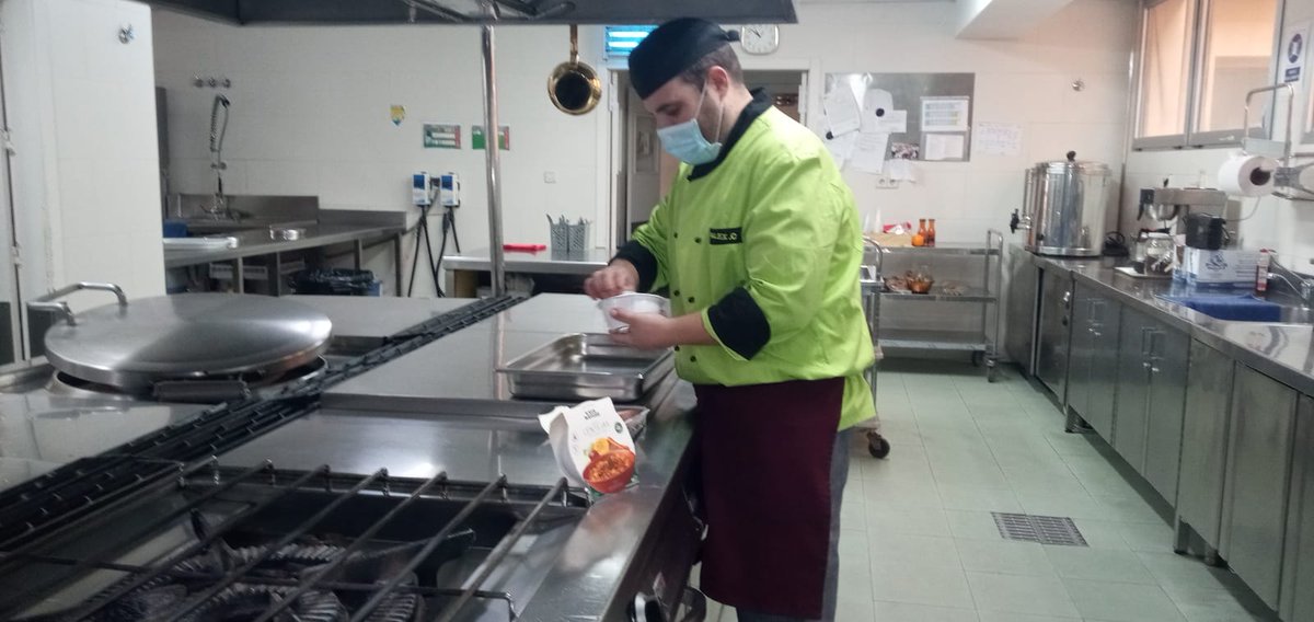 FJAbandonado's tweet photo. Queremos agradecer a la empresa #ViaNature la donación de dos palets de platos individuales de lentejas, destinadas a nuestro Comedor Social y al Centro de Acogida. 🍜

¡Muchas gracias por vuestra solidaridad! 💛 https://t.co/hWUWCh1HRy