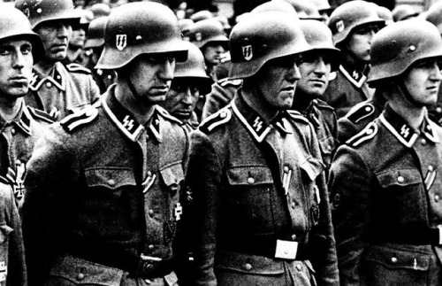 よく似ている似ていると言われる中国軍とドイツ軍ですが、ぶっちゃけ共通点は鉄帽くらいしかなかったりします。 