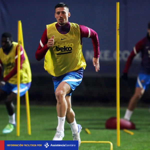 FCBarcelona_es's tweet photo. ‼ ÚLTIMA HORA

Clément Lenglet y Dani Alves han dado positivo por Covid-19 y no se incorporarán mañana a las 18 horas a la Ciudad Deportiva Joan Gamper. Los jugadores se encuentran bien de salud y están aislados en su domicilio. El Club ha informado a las autoridades competentes https://t.co/syBMo0J8os