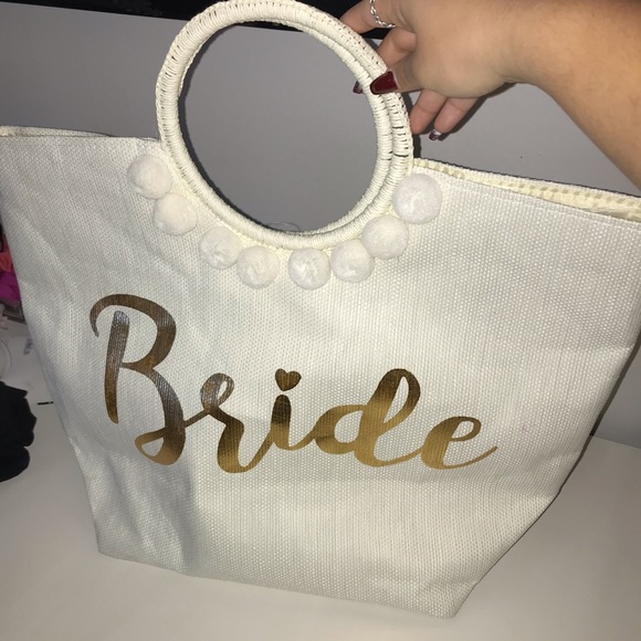 Reggie25309809's tweet photo. So good I had to share! Check out all the items I'm loving on @Poshmarkapp #poshmark #fashion #style #shopmycloset #finejewelry #botkier: https://t.co/aKTTW0n9EH https://t.co/2PUTiQ2coJ