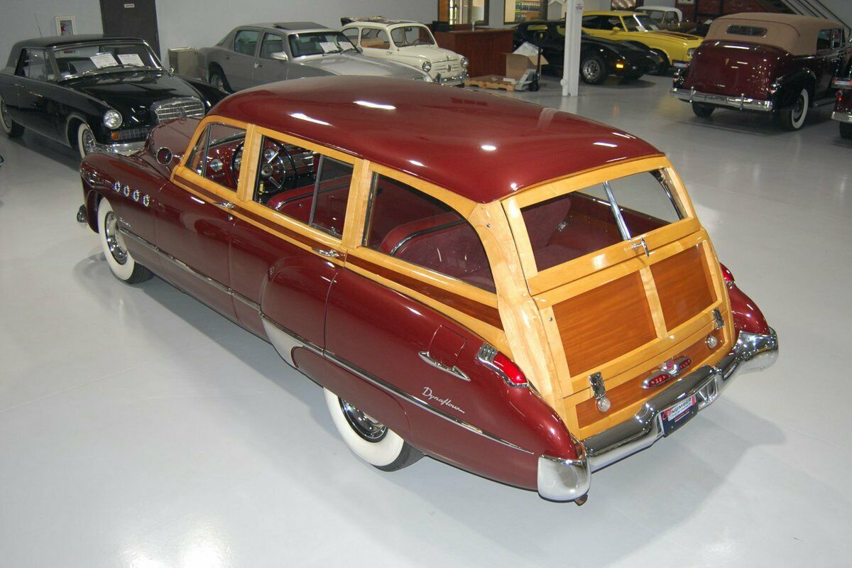 Mercomatic's tweet image. 1949 #Buick #Roadmaster 4-Dr, 6-Pssgr #EstateWagon; 320 cid ohv inline Eight, 2 bbl, 150 hp; Column Shift Dynaflow Drive. First year for the famous venti-ports of which Roadmaster displayed four per side. Posh interior with mahogany panels, leather upholstery and carpeted floors.