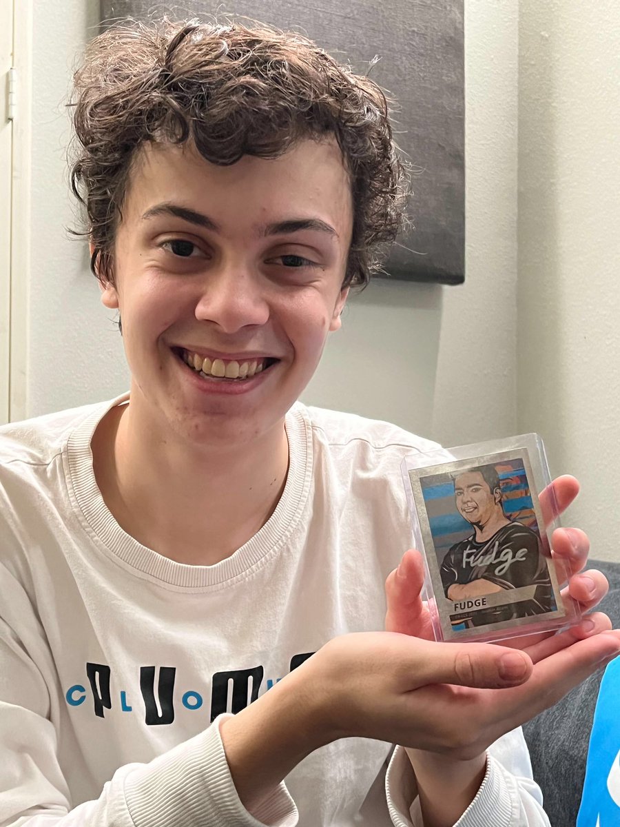 islesworld1's tweet photo. Huge thanks to @Cloud9 and @C9Stratus for sending me one of their #Stratus21 crates ft. the president of C9 @Fudgecakey https://t.co/Z9lVn2V8hV