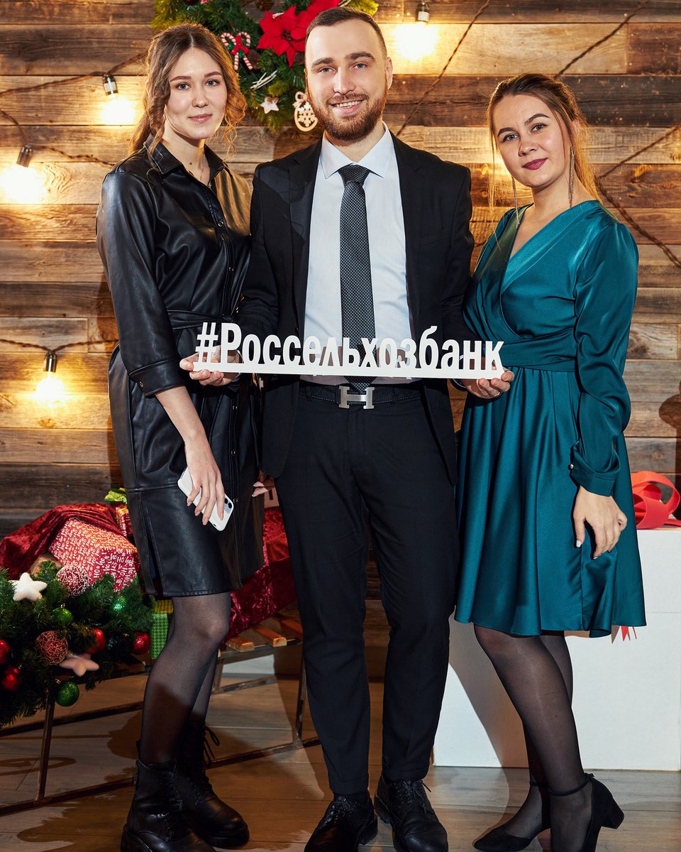 Suslovprezident's tweet photo. С Наступающим Новым Годом, друзья! 🎉❄️☃️🎄
#Вятка #Киров #RSHB #РСХБ https://t.co/fcyRN5fHCF