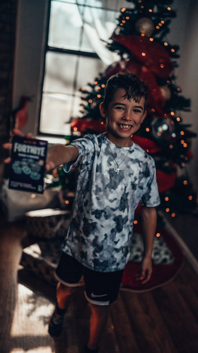 Loni_RO's tweet image. Merry Christmas to all the Dads blessing there kids game !!!!