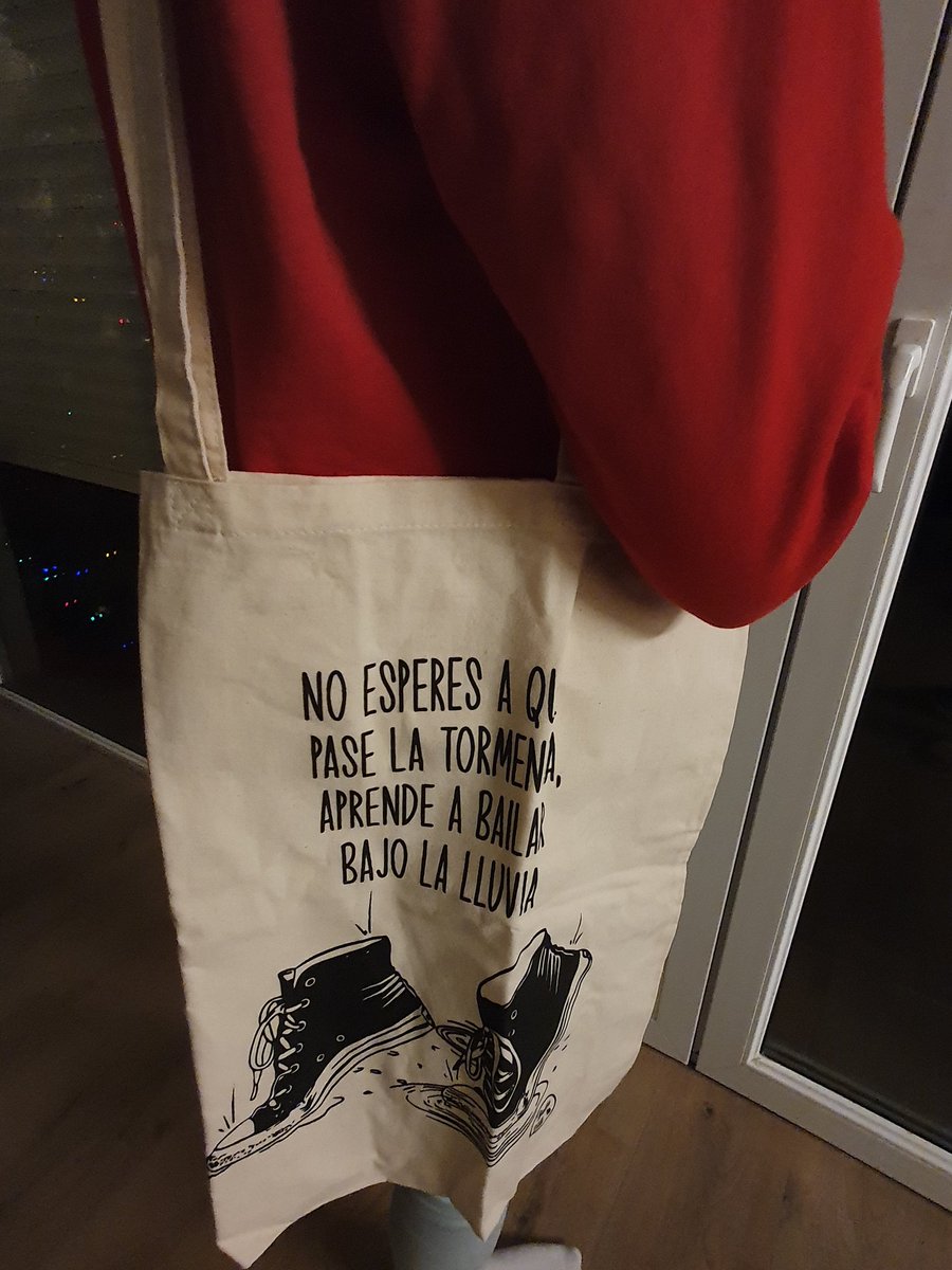 Bmeguiguren's tweet photo. Ya nos ha llegado el pedido de Navidad @BailaconEM después de las muditas. @santaoes te dije que estas Navidades serían mejor. 😌 https://t.co/OLucBDQ56z