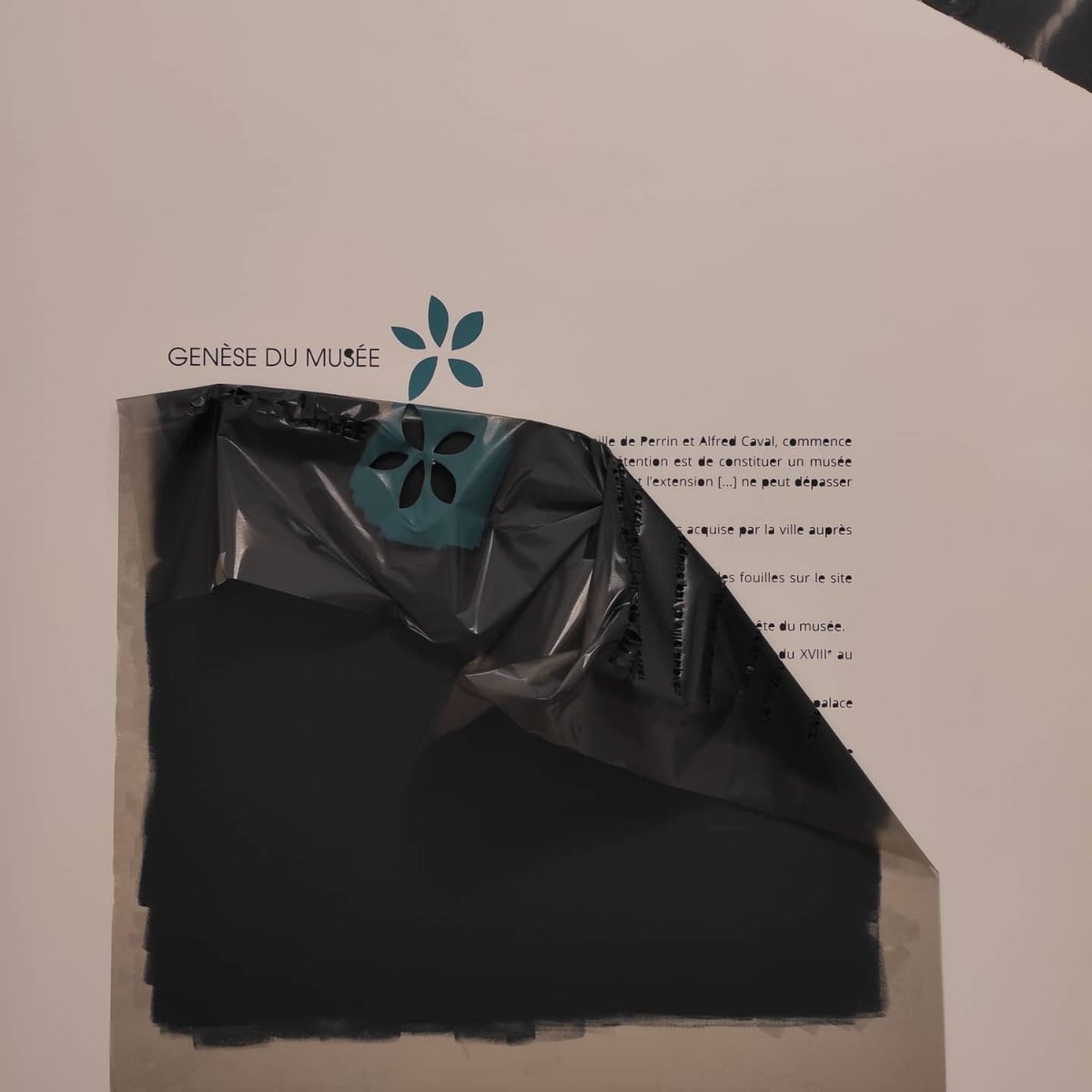 ateliermuseo's tweet photo. Réalisation du graphisme du nouveau musée de Hyères les palmiers.
@HyeresPalmiers #musée #museo #pochoirs #GraphicDesign #designinspiration https://t.co/jyZcQQME7i
