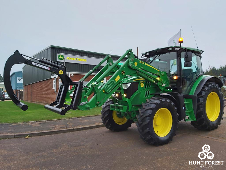HuntForestGroup's tweet photo. Christmas came early for the Beak Brothers last Thursday as they took delivery of a new John Deere 6120R from Isle of Wight Branch Manager, Dale Marsden.
#earlychristmaspresent #huntforestgroup #huntforest #isleofwight #beakbrothers #johndeere #tractor #christmas https://t.co/cc8aARzxdQ