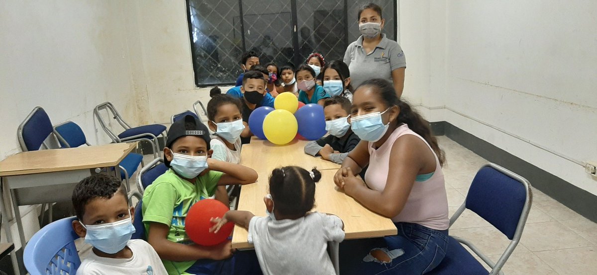 PdeTonchigue's tweet photo. #feliznavidad2021 
#InfocentrosComunitarios 
La sonrisa de un niño es el verdadero 🎁 regalo de navidad.
🎅🎅🎅🎅🎅🎅🎅🎅
✅TIC NIÑOS el curso que rompe la brecha digital en nuestras comunidades.
@Telecom_Ec 
@LassoGuillermo 
@vmaino 
@GEsmeraldas_KG https://t.co/apVVuvVQPM